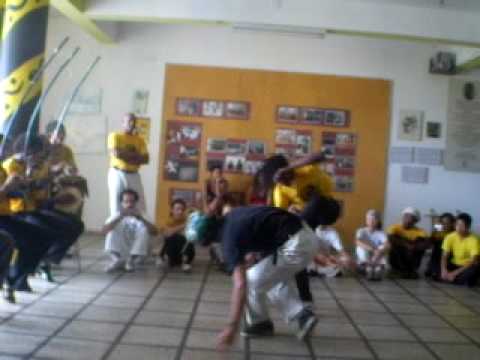 Dija e Guaxinim:Capoeira Angola!