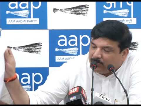 आम आदमी पार्टी के तीनों राज्यसभा सांसद दिल्ली में सीलिंग मुद्दे पर प्रेस-वार्ता को संबोधित किया