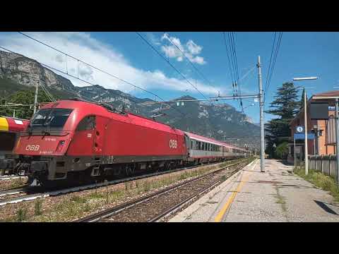 Treni in transito a PERI