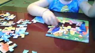 3-year kid doing 20-piece jigsaw puzzle time lapse