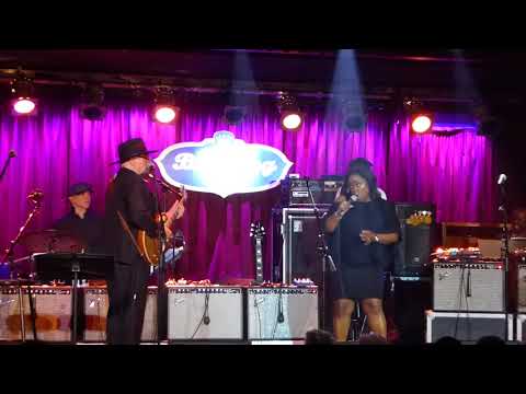 Jimmy Vivino's NYC Blues Revue ft Shemikia Copeland  My Kind Of Guy (snip) 9-6-17 BB King, NY