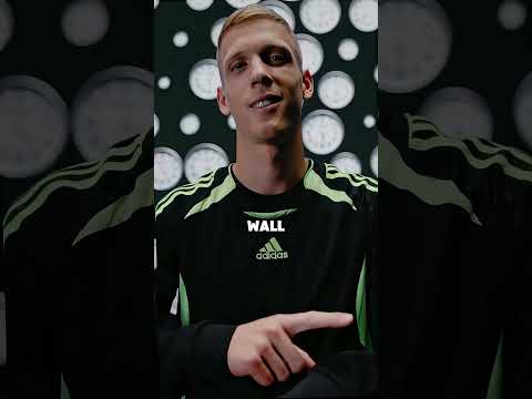 This elevator takes Pedri to meet several famous players😱