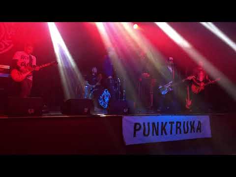 PUNKTRUKA - Diferente / El costo de la guerra (En Vivo)