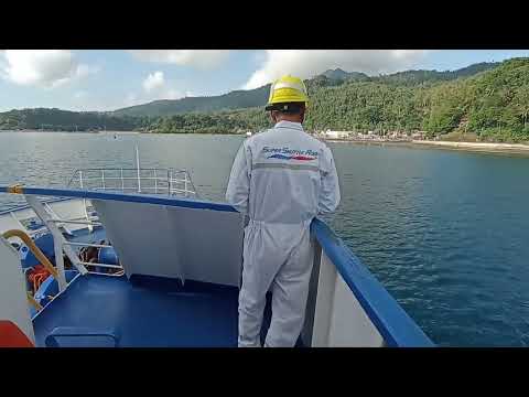 Amarração mediterrânea, manobra para atracação entre a balsa no porto de Benoni, Maliit na Espasyo,