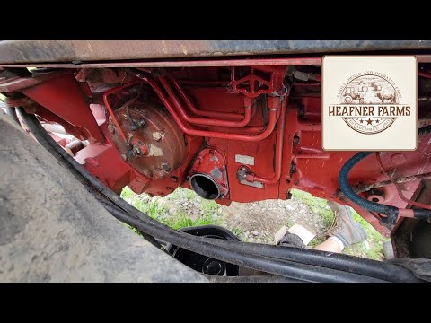 International 1086 Maintenance: Changing hydraulic filter. #internationalharvester #farmlife #hay
