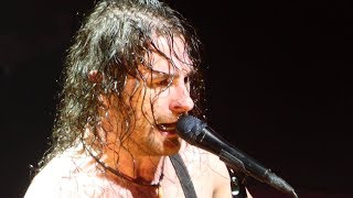 Airbourne - It&#39;s all for rock&#39;n&#39;roll / Stand up for rock&#39;n&#39;roll  - Live Paris 2017