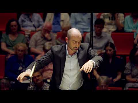 Peter Whelan conducts Mozart Symphony no. 41 (Jupiter), Mvt. 1 Thumbnail