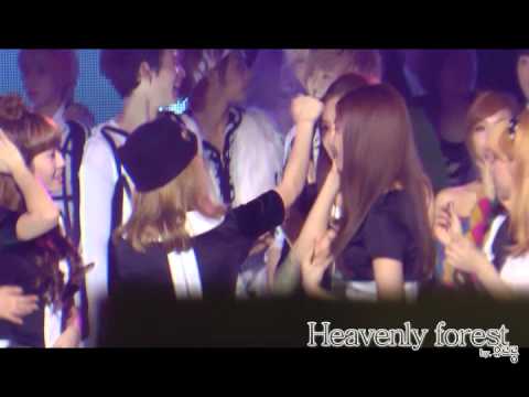 [Fancam] 10.11.05 SNSD - Sica finding who teasing me ㅋㅋㅋ