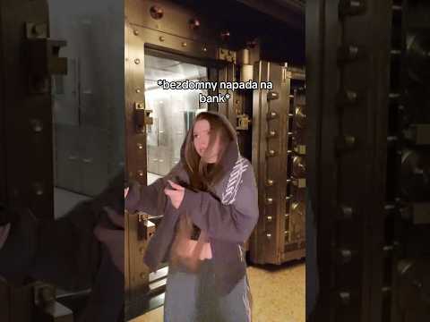 pov: bezdomny napada na bank