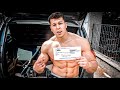 Anzeige vom Fitnessstudio - Alle Gewichte müssen zurück!