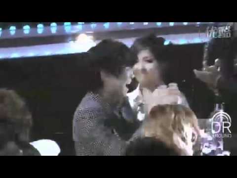 [FANCAM] 091210 SHINee Key is Super Happy for Super Junior @ G0ld3n D!$k Awards
