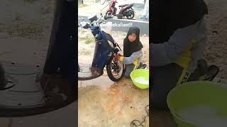 Download lagu Cuci motor,cuaca panas sekalian mandi...!!!#cucimotor,#motor,#shorts mp3