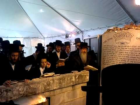 Oshvar Rebbe at the Tzion from Hrh"k m'Ribnitz Zy"u 5773