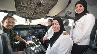 HIS MAJESTY THE SULTAN OF BRUNEI FLEW RB'S B787
