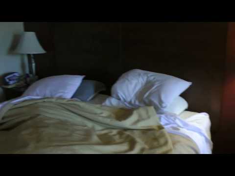 tour of a guest room at the Red Roof Inn Music City in Nashville, Tennessee on 5/25/17