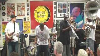 Glen David Andrews @ Louisiana Music Factory JazzFest 2009 - PT 1
