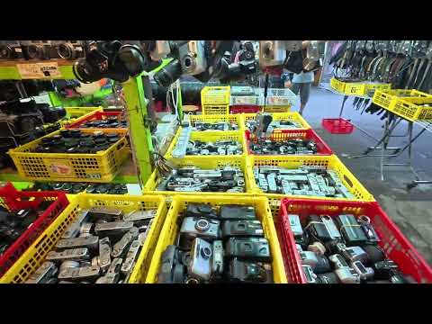 Cheap shopping in Sham Shui Po market, walking tour!