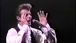 David Bowie ~ Fame &#39;90 LIVE