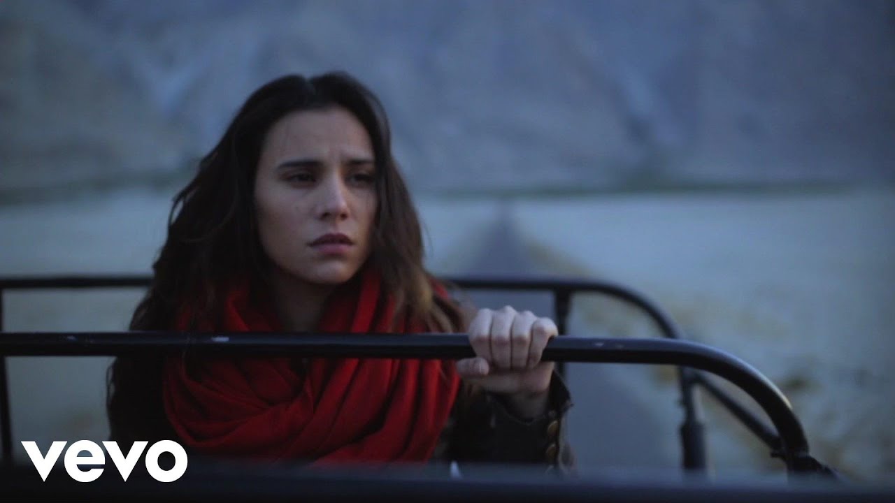 Phir Mili Tanhai Lyrics | Dareeche | Zoe Viccaji | Zoe Viccaji