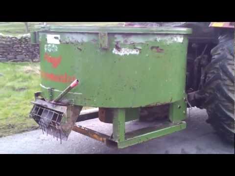 Tractor pan mixer