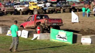 preview picture of video 'Vermonster 4x4 [Mud Pit] - Red Toyota backwards'