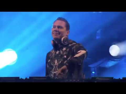 Tiesto playing Coldplay, Swedish House Mafia, Sultan & Shepherd @ Creamfields 2013