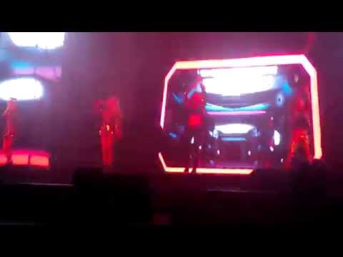 (FANCAM) Pretty Boy - 2NE1 AON LIVE IN BANGKOK 23/08/14