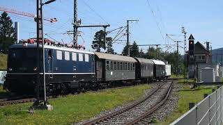 E41 001 fährt in Titisee ein