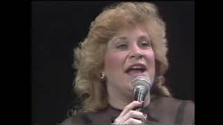 Sandi Patti &amp; Larnelle Harris: Song of the Year Medley Part 1 (1984 Dove Awards)