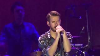 Revolverheld -  Hinter der Elbe New York (live in Oberhausen)