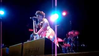 Keyboardist Solo + Band Intro + &quot;I Can&#39;t Wait to Meetchu&quot; Performance by Macy Gray (First Encore)