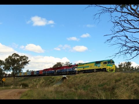 CEY003+FIE002+FIE001 accelerate out of Geurie, NSW with the Sydney to Dubbo 'Fletchers' goods.