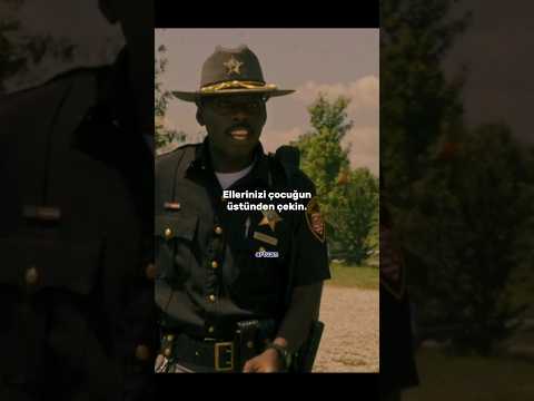 Çocuk annesinden kaçmaya çalışıyor.     Hillbilly Elegy 2020 #movie