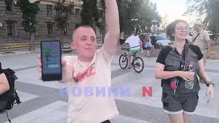 В центре Николаева проходит акция протеста против уничтожения независимости НАБУ и САП (видео)