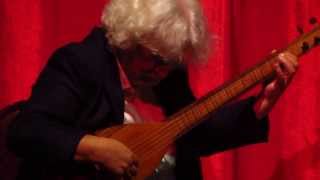 Erkan Oğur/OĞUR isimli 6 telli kopuzu ile Bülbülüm Altın Kafeste Enstrümantal yorumu