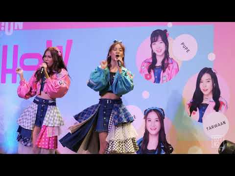 200919 BNK48 Nine - Koisuru Fortune Cookie @ Road Show Central Rama 3 [Fancam 4K60p]