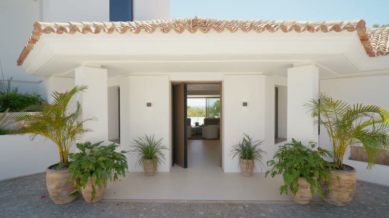 Villa en venta en El Herrojo, Benahavis
