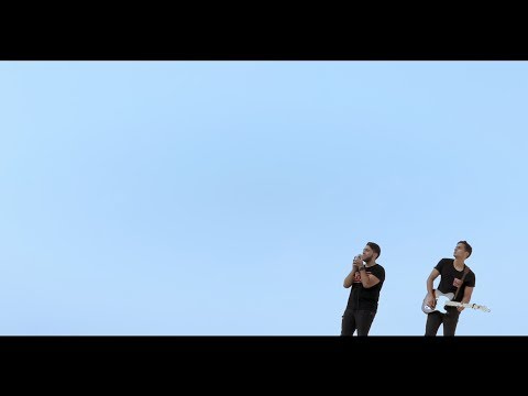 Tres Dedos - A Mi Lado (Lyric Video)