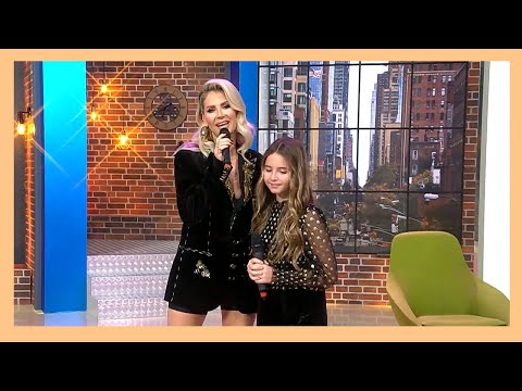 Andreea Banica si Sofia, colaj de colinde!