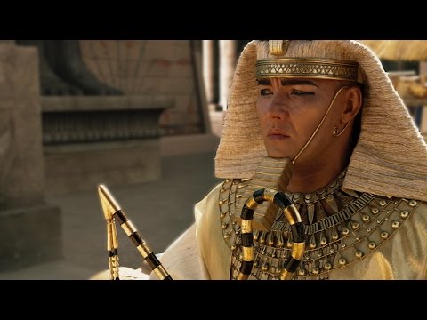 Variety Artisans: A Golden Glow - The Costumes of 'Exodus: Gods and Kings'