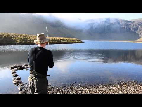 Fluefiskeri efter ørreder i Vatndalsvatn på Færøerne