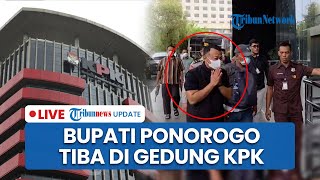 LIVE: Bupati Ponorogo Tiba di Gedung KPK Setelah Terjaring OTT, Diamankan Bersama 12 Orang