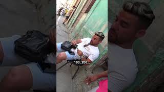 Changing money on the street in Cuba 🇨🇺