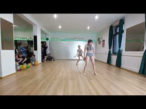 Karolina Piekiełko Karolina Wawrzeszkiewicz duet taniec współczesny 13+