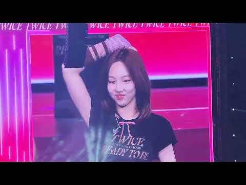 Strawberry - TWICE - Encore Stage Fancam