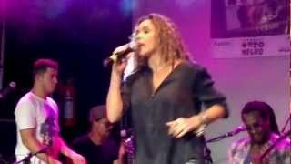 A rainha Daniela Mercury Cantando &quot; Rede&quot; no ensaio da banda Cabeça de Nós Todos !!