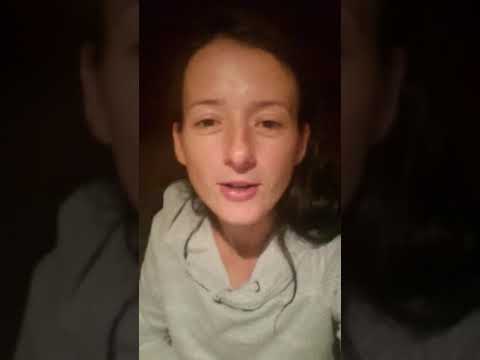 A musicista Jen Batlak comemora seu 32º aniversário no restaurante Keg Steakhouse