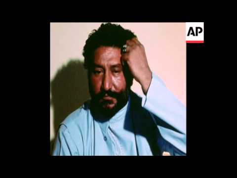 SYND 2 5 77 PREMIER BHUTTO LEAVES AFTER MEETING PIR PAGARO