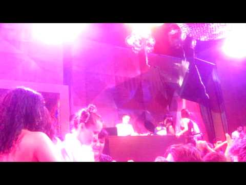 Deadmau5 spinning Andre Kraml - safari (james holden remix) w/ Armand Van Helden lyrics