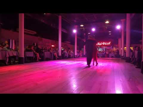 Eric Dinzel y Flavia Kohut 2022 , en YiraYira -  Di Sarli, Llueve otra vez -  1/3